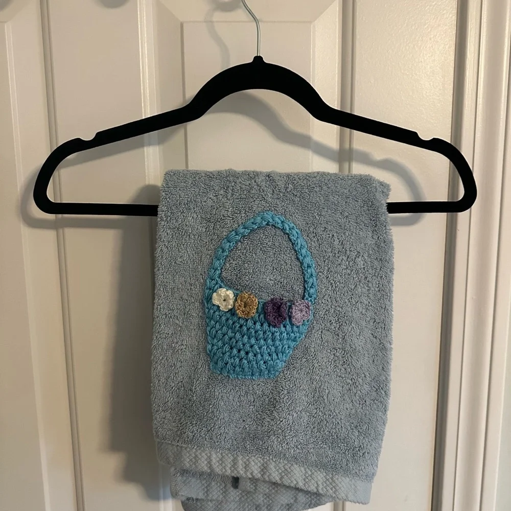 NWOT Towel Set 4 with Crochet Detail